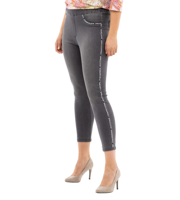 Body Needs Sweat Jeans mit Perlengalon