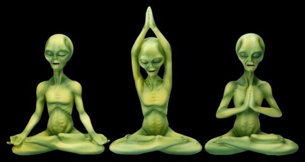 Figuren Shop GmbH Fantasy-Figur Alien Figuren beim Yoga 3er Set - Fantasy Dekoration Dekofigur