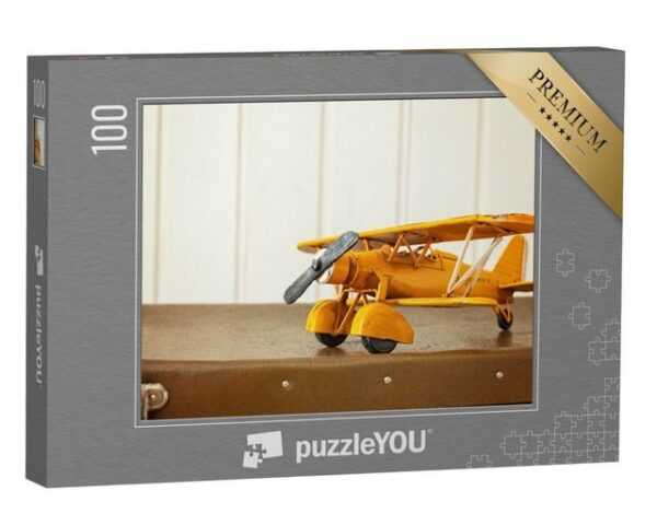 puzzleYOU Puzzle Gelbes Spiel-Flugzeug auf einem Retro-Koffer, 100 Puzzleteile, puzzleYOU-Kollektionen Nostalgie